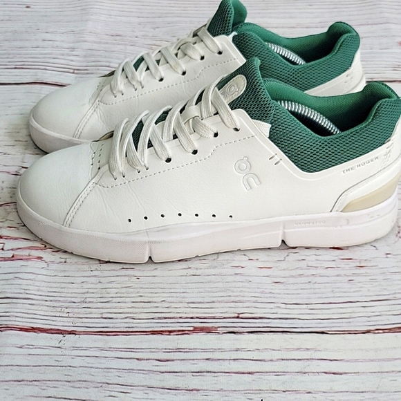 ON RUNNING The Roger White and Green Leather Sneakers Women's Size 7 - Picture 2 of 9